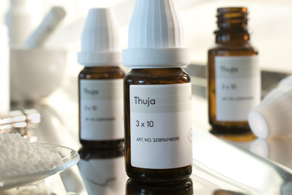Apothekersflesjes met etiketten