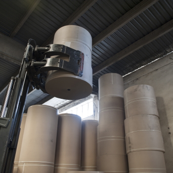 The translation of "Papierfabrik Lagerung" from German to Dutch is "Papierfabriek Opslag.