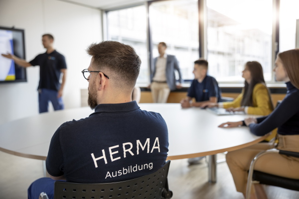 The translation of "Ausbildung HERMA" from German to Dutch is "Opleiding HERMA.