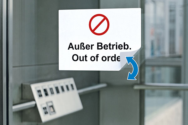 Afbeelding van het label 'buiten gebruik' op de ingangdeur