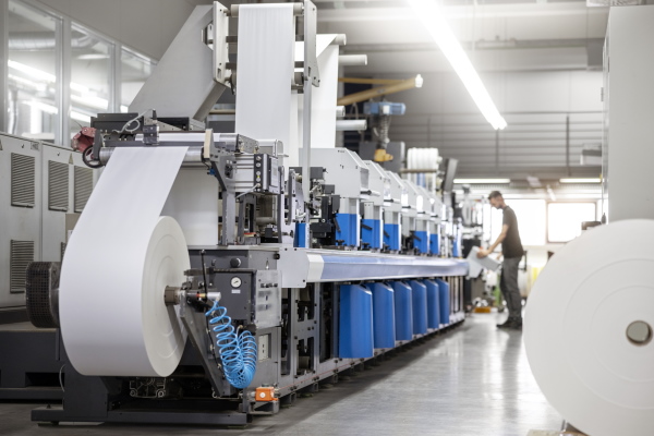 The translation of "Haftmaterial Maschine" from German to Dutch is "Hechtmateriaal machine.