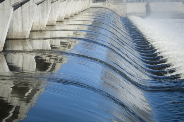 The translation of "Wasserkraftwerk" from German to Dutch is "waterkrachtcentrale.