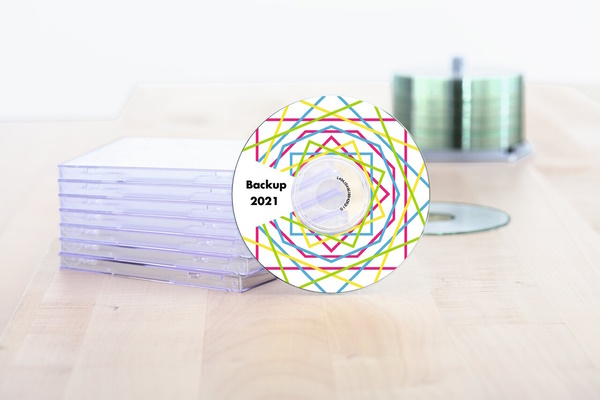 Fel gekleurd CD-label 'Backup 2021