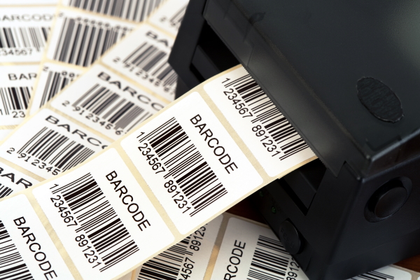 Thermoetiketten op rol, bedrukt met barcodes