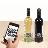 Toepassingsbeeld QR-code etiketten op wijnflessen