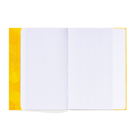Ein offenes kariertes Notizbuch mit gelbem Einband, das leere Seiten zeigt.