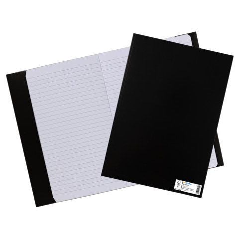 Schwarze Ordner und ein liniertes Notizblatt liegen nebeneinander. Der Ordner hat eine glatte Oberfläche und eine Etikette auf der Unterseite.