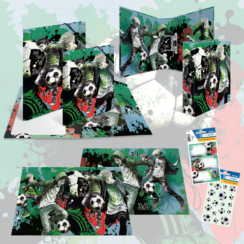 Een verzameling schoolschriften en stickers met voetbalsymbolen en grafische afbeeldingen van spelers in actie.