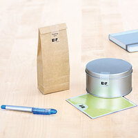 Translation: "Toepassingsbeeld van sluitlabels op verschillende verpakkingen