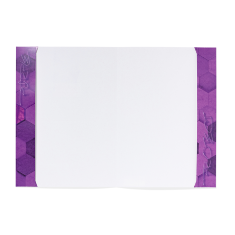 Leeres Notizbuch mit lila hexagonalen Mustern an den Rändern. Die Innenseiten sind unbeschrieben und weiß.