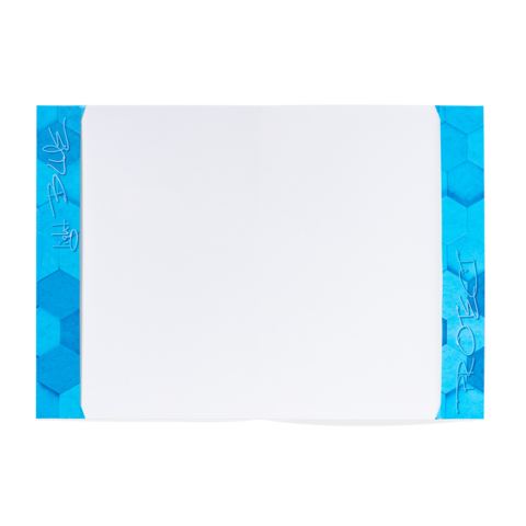 Leeres Notizbuch mit blauen hexagonalen Mustern auf dem Cover, bereit für Notizen oder Projekte.