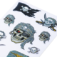 Eine Sammlung von Piratenaufklebern, darunter Skelette mit Augenklappen, Schwertern und Totenköpfen in verschiedenen Designs.