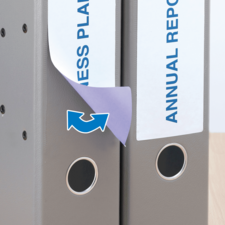 Zwei graue Ordner stehen nebeneinander, einer mit dem Titel "Business Plan" und der andere mit "Annual Report". Ein Teil des Deckels ist umgeschlagen.