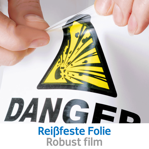 Eine Person zieht eine Warnfolie mit einem Gefahrensymbol ab. Der Text auf der Folie lautet "Reißfeste Folie, Robuster Film".