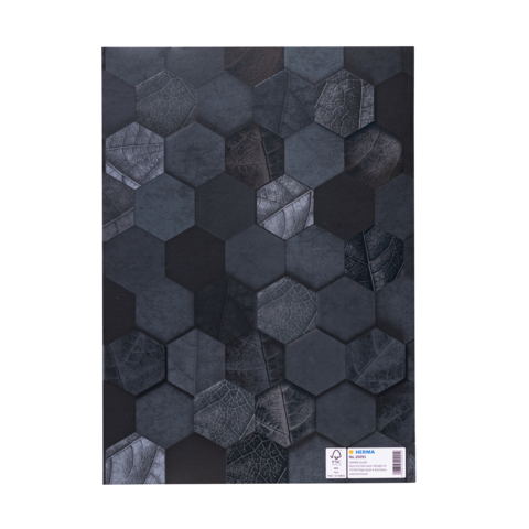 Sechseckige Platten in verschiedenen Grautönen, kombiniert mit strukturierten Oberflächen, auf einem schwarzen Hintergrund angeordnet.